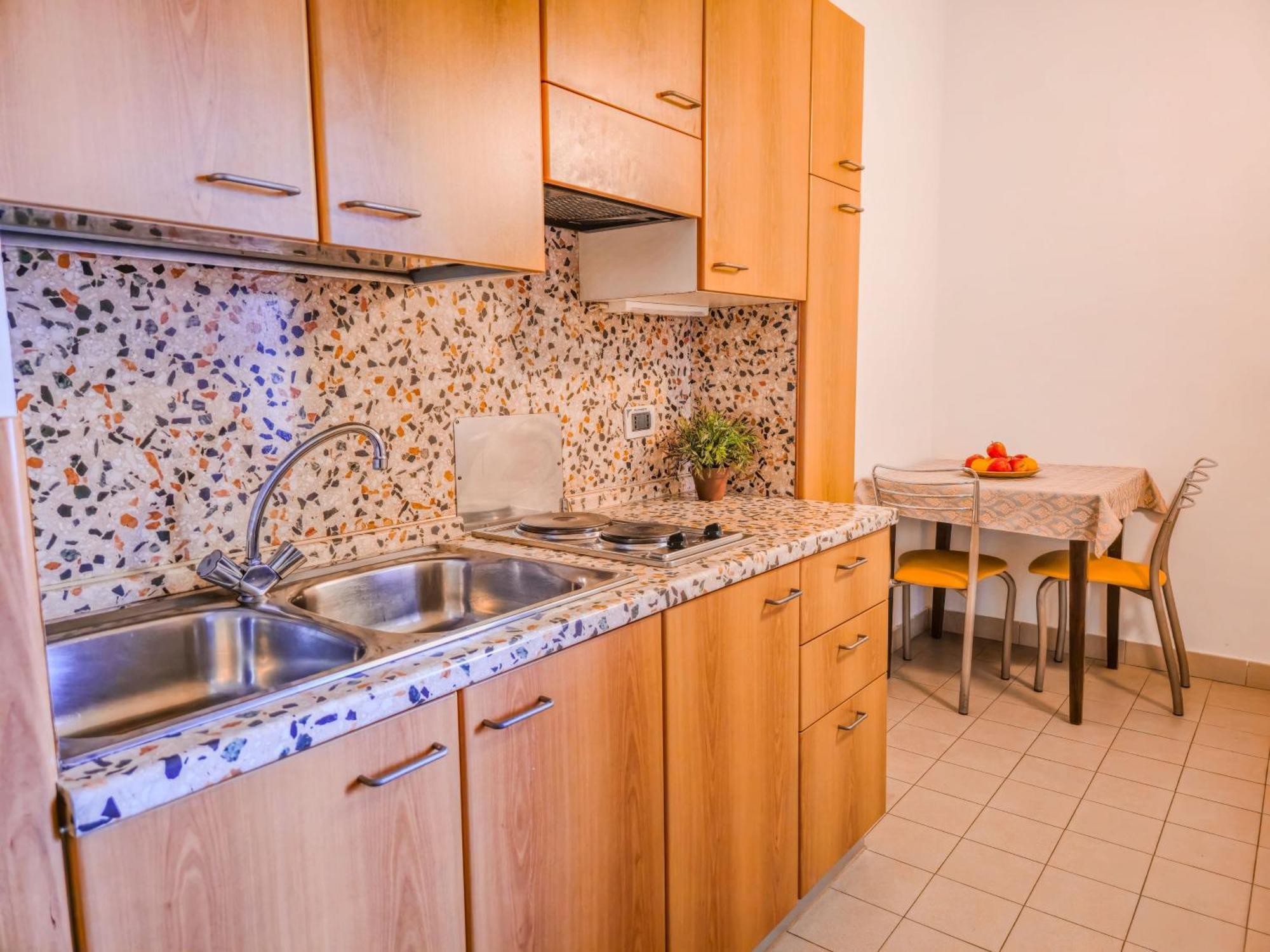 Aparthotel Englovacanze Riva del Garda Exterior foto