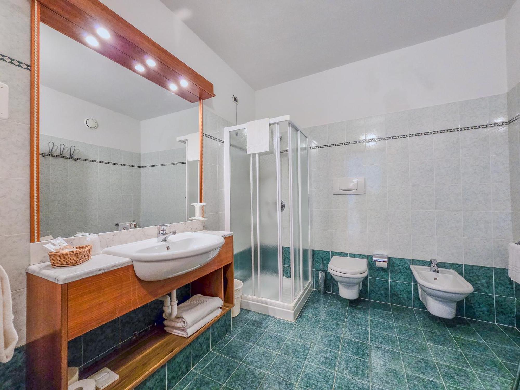 Aparthotel Englovacanze Riva del Garda Exterior foto