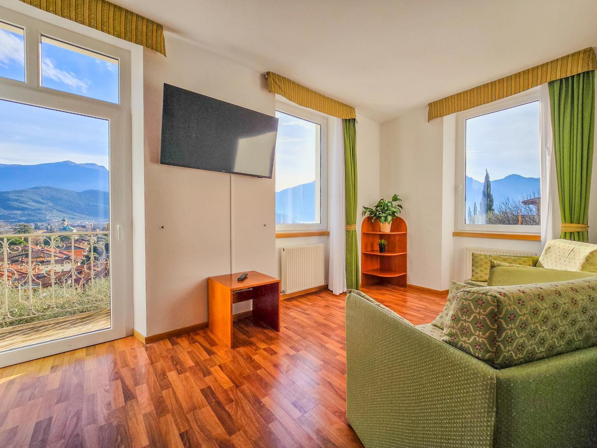 Aparthotel Englovacanze Riva del Garda Exterior foto