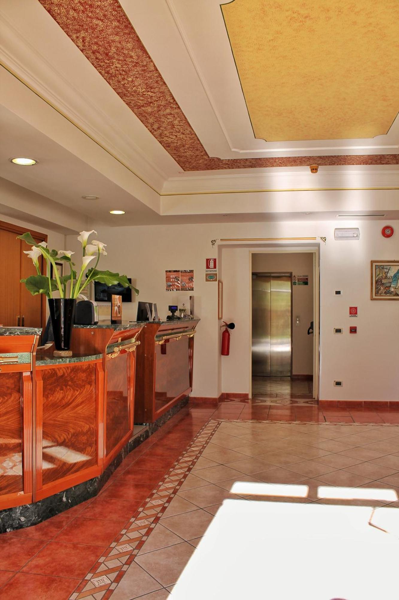 Aparthotel Englovacanze Riva del Garda Exterior foto