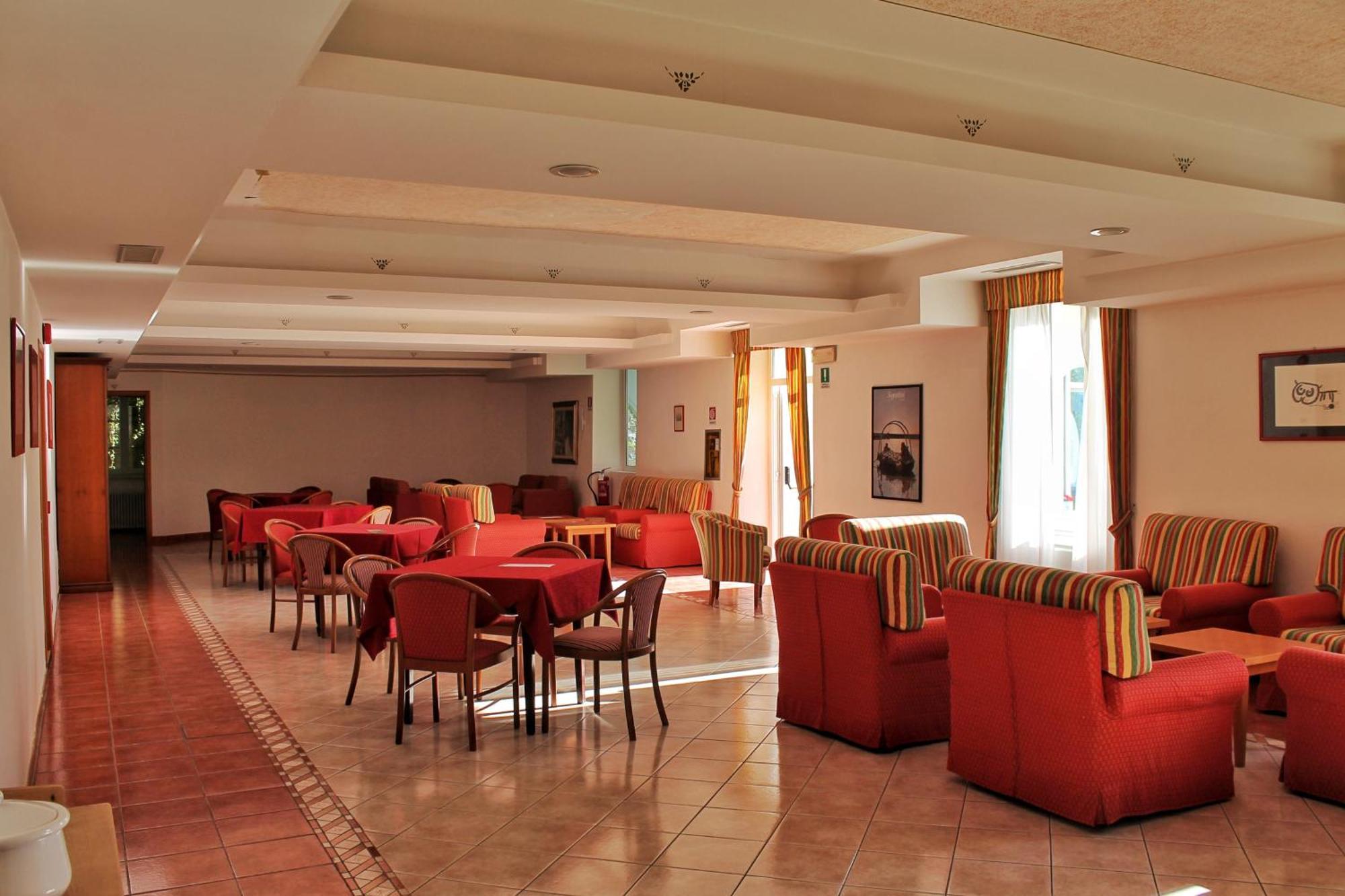 Aparthotel Englovacanze Riva del Garda Exterior foto