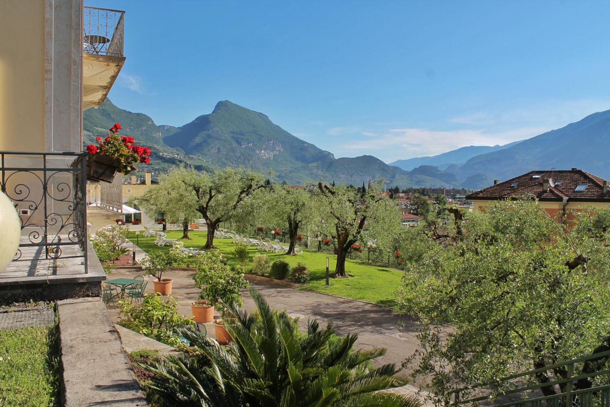 Aparthotel Englovacanze Riva del Garda Exterior foto